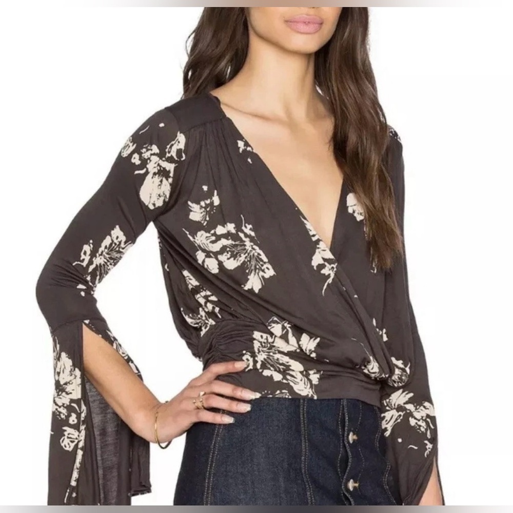 Free People Fiona Bell Sleeve Size XS Surplice Wrap Tie at Waist Top brown/tan - Picture 8 of 9